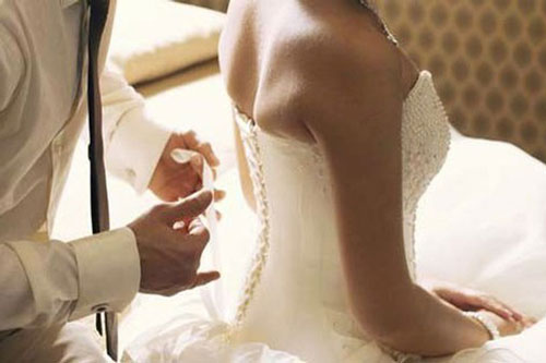 Kết hôn với chồng ngoại quốc, đêm tân hôn cô dâu ngã ngửa biết sự thật