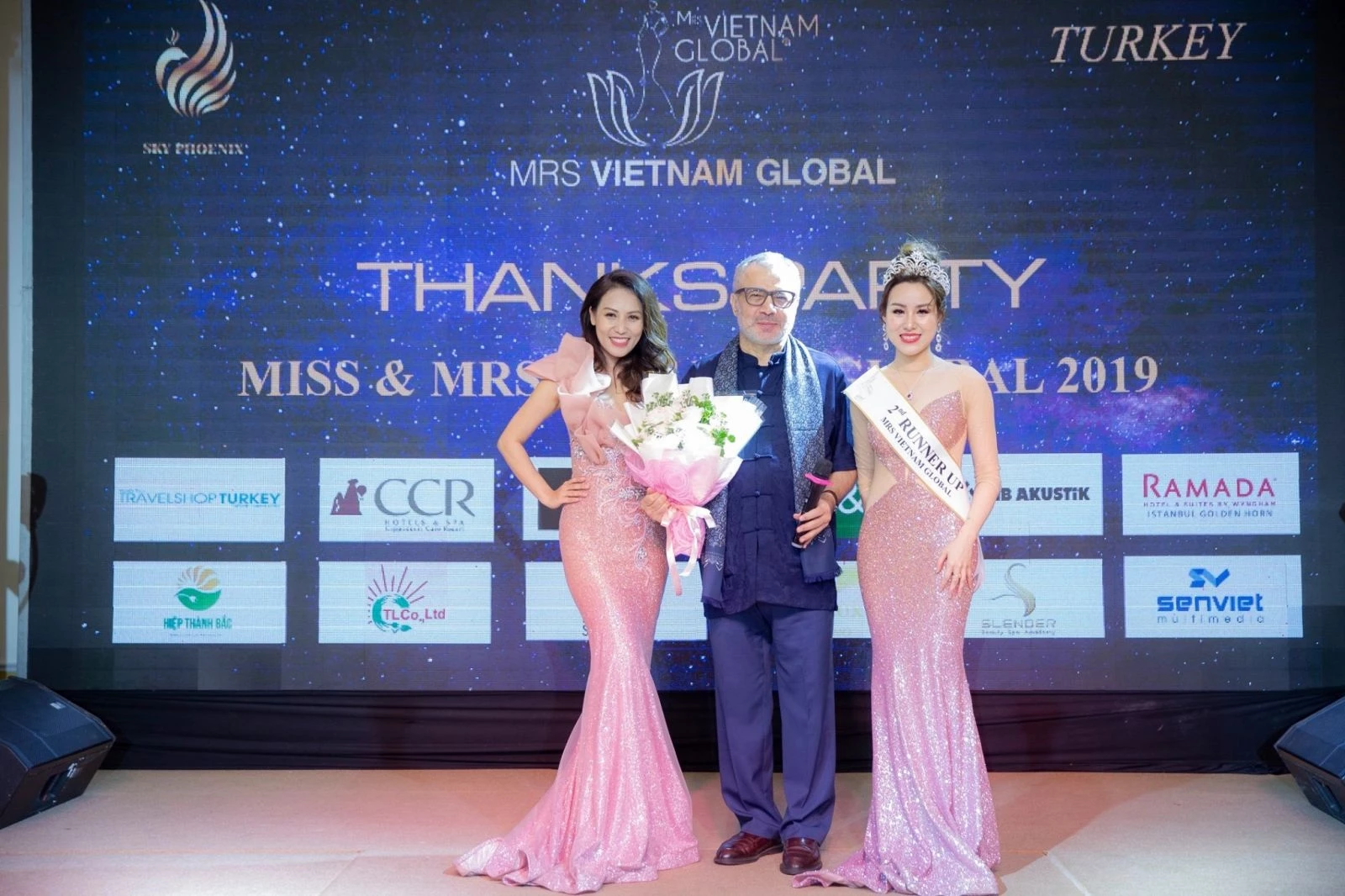 Tiến sĩ Giáo dục Thúy Hằng đăng quang Á hậu "Hoa hậu Quý bà Việt Nam toàn cầu"