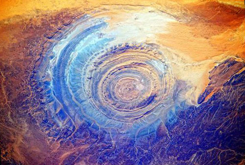 "Con mắt" khổng lồ bí ẩn trên sa mạc lớn nhất thế giới