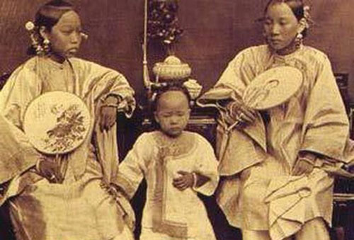 Phi tần chấp nhận làm cả việc này với con ruột để có được quyền lực