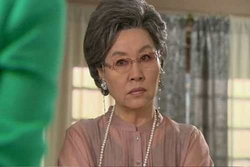 Sau 3 năm đuổi con dâu với cháu nội ra đường, mẹ chồng mang 2 tỷ tới "bù đắp" với đề nghị vô lý, ngờ đâu phản ứng của nàng dâu lại khiến bà tái mặt