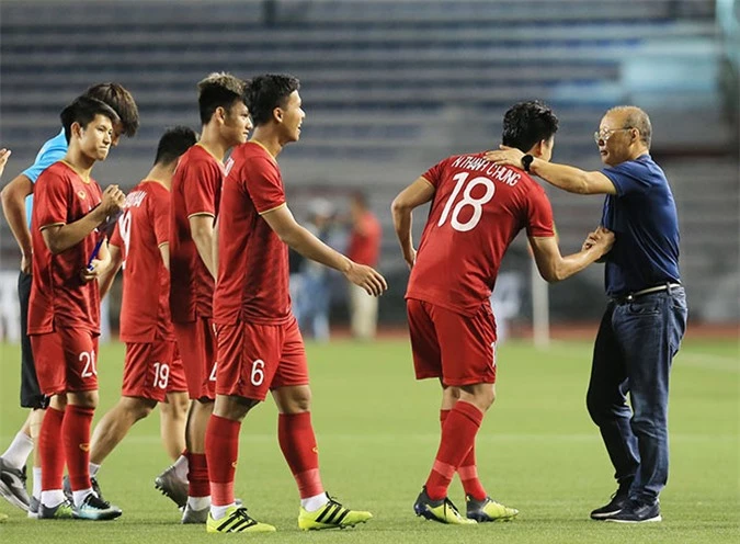 HLV Park Hang Seo được kỳ vọng sẽ tìm ra người thay thế Quang Hải toả sáng ở trận chung kết SEA Games 30 - Ảnh: Đức Cường 