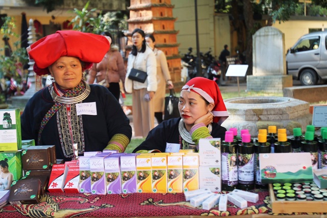 Từ Bản làng đến thị trường: Nâng quyền cho phụ nữ dân tộc thiểu số 