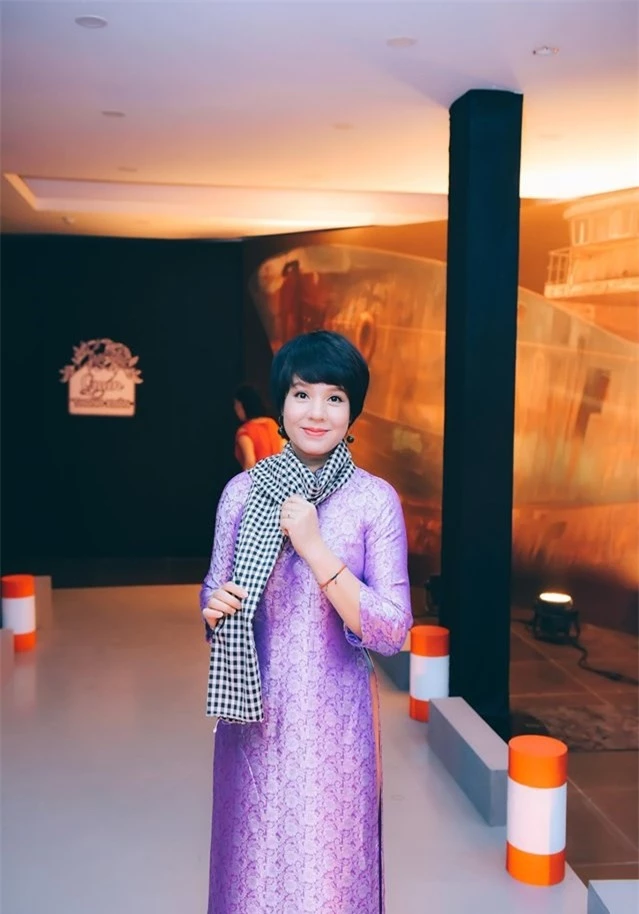 mc diem quynh quanh nam mac ao dai dan song hinh anh 2