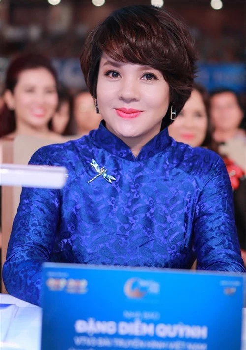 mc diem quynh quanh nam mac ao dai dan song hinh anh 3