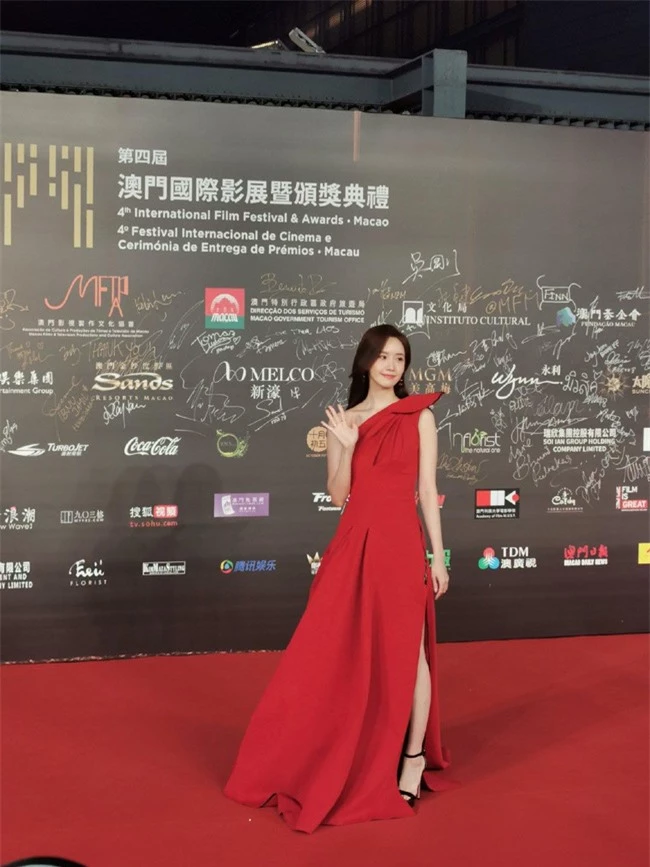 Thảm đỏ LHP quốc tế Macau 2019: YoonA xinh đẹp làm lu mờ dàn sao Hoa ngữ  - Ảnh 3.