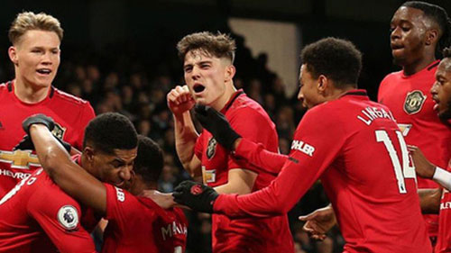 Liverpool dẫn đầu Ngoại hạng Anh, còn M.U là số 1 ở nhóm Big Six