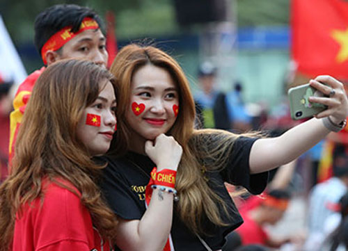 TP.HCM 'đi bão' nhưng không vượt đèn đỏ và ít phóng nhanh chạy ẩu