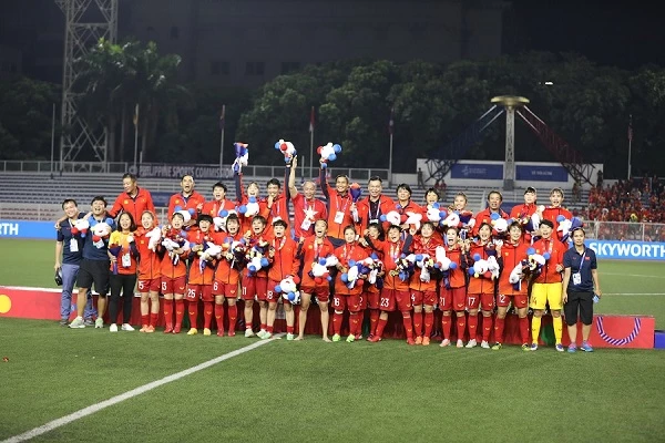 Vingroup đã tặng thưởng cho các cô gái vàng của ĐT bóng đá nữ Việt Nam sau khi giành Huy chương Vàng tại SEA GAME 30.