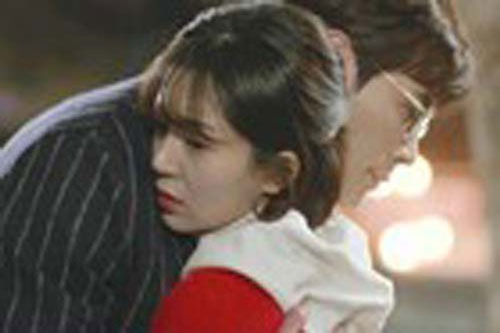 Tỉnh dậy sau cơn say ở nhà người yêu, bàng hoàng biết mình bị lừa