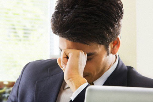 Nửa đêm đang ngủ bỗng nhận được tin nhắn của vợ, mắt nhắm mắt mở đọc xong mà tôi hết hồn choàng tỉnh hẳn