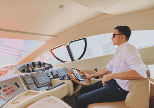 Những cầu thủ đội tuyển Việt Nam diện sơ mi trắng hút hồn fan nữ