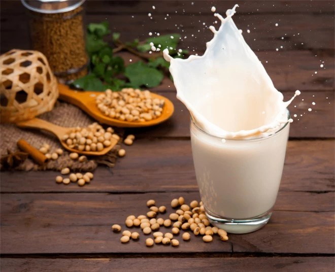 Uống nhiều sữa đậu nành có dẫn đến bị ung thư vú không: Đây là phân tích từ chuyên gia - Ảnh 2.