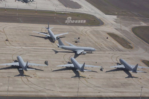 Các máy bay tiếp liệu của Không quân Hoàng gia Australia vừa có màn trình diễn 