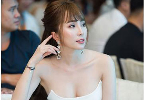 Vẻ gợi cảm “chết người” của Quỳnh Nga sau khi nâng cấp vòng một