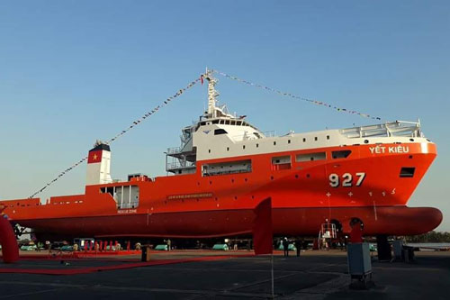 Cận cảnh Hải quân Việt Nam hạ thuỷ tàu chuyên cứu hộ tàu ngầm Yết Kiêu