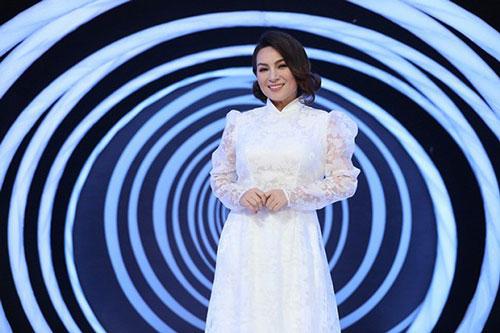 Phi Nhung khóc nức nở lần đầu tiết lộ lý do nhận nhiều con nuôi