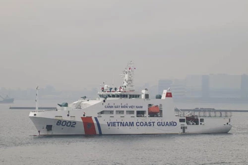 Tàu CSB-8002 của lực lượng cảnh sát biển Việt Nam vừa có chuyến thăm chính thức Nhật Bản, tàu 8002 của chúng ta đã cập cảng Yokosuka hôm 2/12 vừa rồi dưới sự chào đón nồng nhiệt của nước bạn. Nguồn ảnh: Vietdefence.