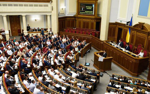 Ẩu đả giữa phiên họp quốc hội, nghị sĩ Ukraine nhập viện vì chấn động não