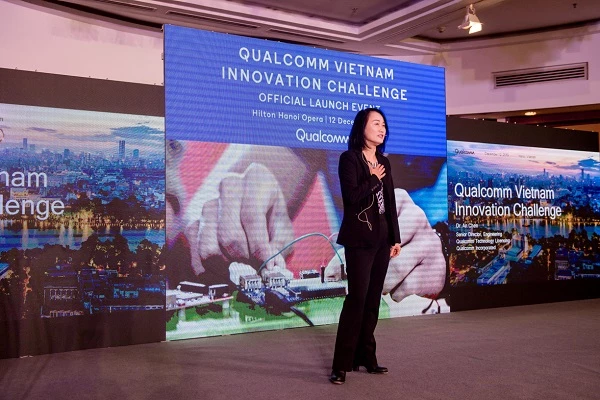 Bà Trần Mỹ An, Giám đốc Kỹ thuật cấp cao của Qualcomm giới thiệu về cuộc thi.