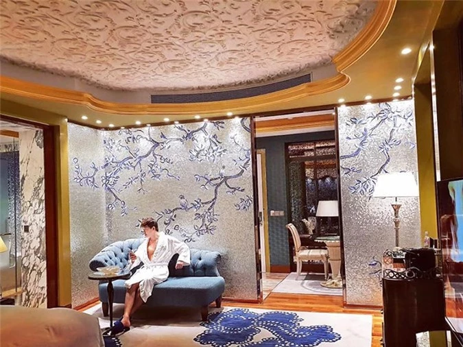 Cuộc sống sang chảnh của ca sĩ Nathan Lee vừa tậu biệt thự 380 tỷ ở Mỹ - Hình 3 Cuoc song sang chanh cua ca si Nathan Lee vua tau biet thu 380 ty o My-Hinh-3