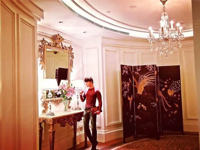 Cuộc sống sang chảnh của ca sĩ Nathan Lee vừa tậu biệt thự 380 tỷ ở Mỹ - Hình 4 Cuoc song sang chanh cua ca si Nathan Lee vua tau biet thu 380 ty o My-Hinh-4