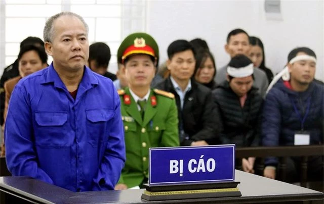 Bị tuyên án tử, kẻ gây thảm án ở Đan Phượng ngã quỵ trước tòa - 1 Bị tuyên án tử, kẻ gây thảm án ở Đan Phượng ngã quỵ trước tòa - 1