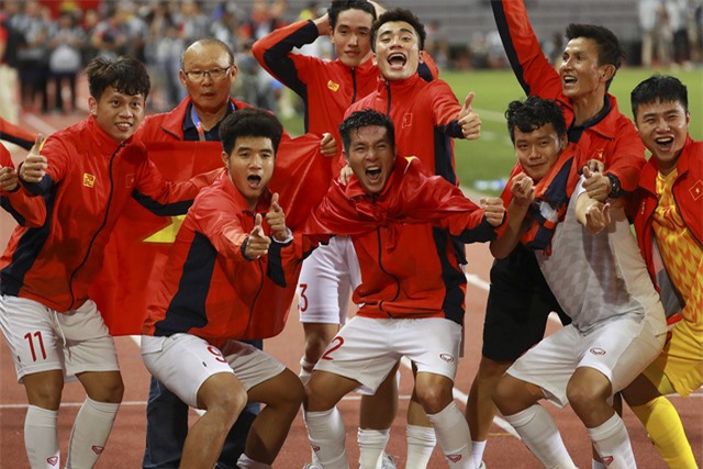 Những hình ảnh không thể nào quên trong lần đầu tiên bóng đá nam Việt Nam lên đỉnh SEA Games - Ảnh 9. Những hình ảnh không thể nào quên trong lần đầu tiên bóng đá nam Việt Nam lên đỉnh SEA Games - Ảnh 9.