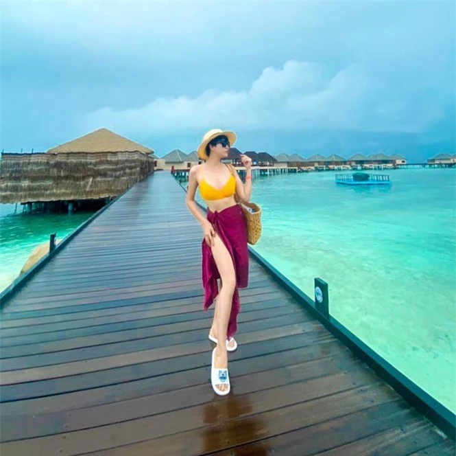Phát 'sốt' với ảnh Trang Trần diện bikini được Ngọc Trinh tặng - ảnh 7