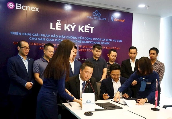 BCNEX và ông Đặng Tùng Sơn, Phó Tổng Giám đốc CMC Telecom ký hợp đồng hợp tác sáng ngày 2/5/2019