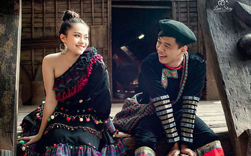 Trung Ruồi khoe bộ ảnh cưới "chụp vội" cùng bà xã xinh như hot girl