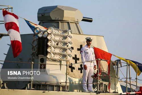Một loạt các loại vũ khí mới vừa xuất hiện trên chiếc khinh hạm Alborz của Iran. Mặc dù đã trải qua hơn 40 năm vận hành, tuy nhiên những thiết bị vũ khí và khí tài mới vẫn cung cấp cho chiếc khinh hạm này khả năng tác chiến lợi hại. Nguồn ảnh: ISNA.
