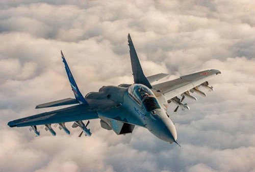 Chùm ảnh tuyệt đẹp về những chiếc máy bay chiến đấu trong đội bay 'Hiệp sĩ Nga' do Nhiếp ảnh gia Pavel Novikov thực hiện đã mang đến cho người xem cảm nhận được đồng thời sự dũng mãnh của những con ‘chim sắt’ và nét đẹp thơ mộng của nó khi chao liệng trên bầu trời.