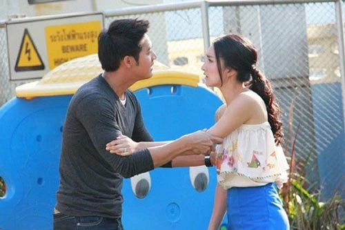 Mẹ anh ngày xưa đẻ 5 người con có cần tốn tiền đâu mà con cái vẫn khỏe như trâu, em chỉ thích vẽ chuyện. (Ảnh minh họa)
