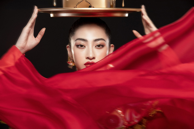 Hoa hậu Lương Thùy Linh mang điệu múa mâm đến Miss World 2019