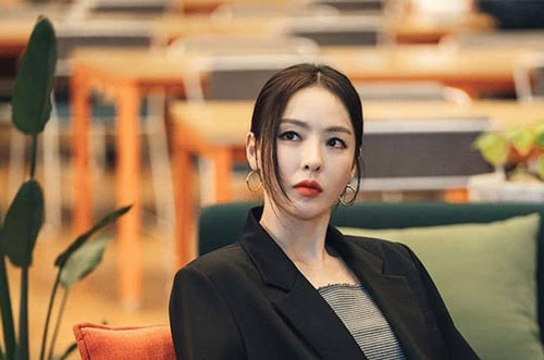 Choáng váng vì phát hiện chồng ngoại tình với người đàn bà hơn chục tuổi, cô vợ ly hôn nhanh chóng và cái kết bất ngờ