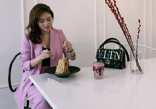 Sở thích dùng hàng hiệu của Ninh Dương Lan Ngọc