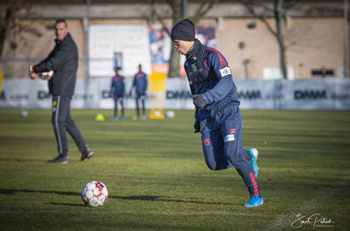 Công Phượng miệt mài tập luyện chờ ngày được ra sân ở Sint Truidense