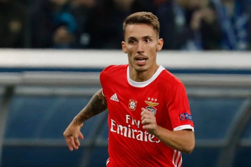 Hậu vệ trái: Alex Grimaldo (Benfica).