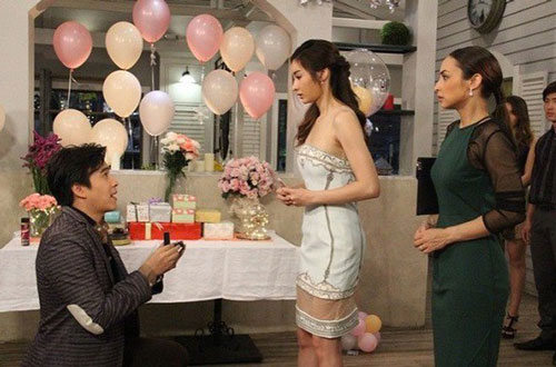 Chồng phải lòng bồ đến mức đòi ly hôn, vợ không những không đánh ghen còn xúi chồng mua nhẫn kim cương tặng tình địch và ngồi "rung đùi" chờ kết hay