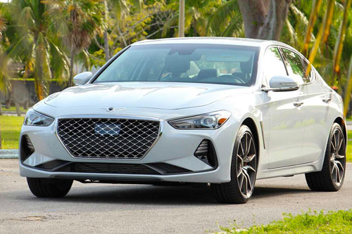Genesis G70 mạnh mẽ hơn với động cơ 2.5L turbo, đối đầu Toyota Camry TRD
