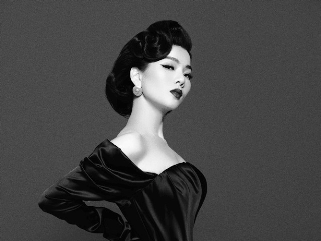 Lệ Quyên “chơi lớn” mời 2 đội bóng đá vô địch SEA Games đến xem Q Show 2