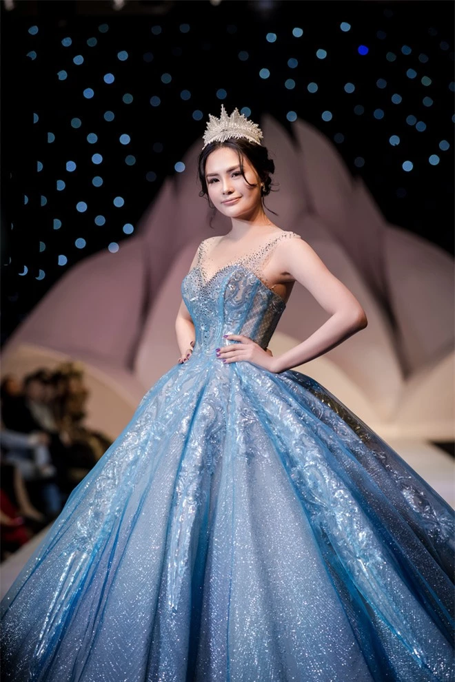 Đỗ Mỹ Linh xinh như công chúa, diện váy cưới 1 triệu USD - Ảnh 8.