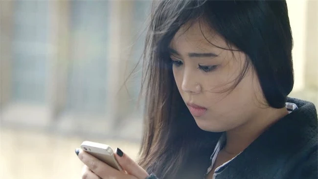 Rút 200 triệu đưa mẹ chồng chữa ung thư, tôi sốc khi tình cờ thấy bà khoác tay trai trẻ đi mua sắm như đại gia nhưng lời bào chữa của chồng càng khiến tôi tức điên hơn - Ảnh 2. Rút 200 triệu đưa mẹ chồng chữa ung thư, tôi sốc khi tình cờ thấy bà khoác tay trai trẻ đi mua sắm như đại gia nhưng lời bào chữa của chồng càng khiến tôi tức điên hơn - Ảnh 2.