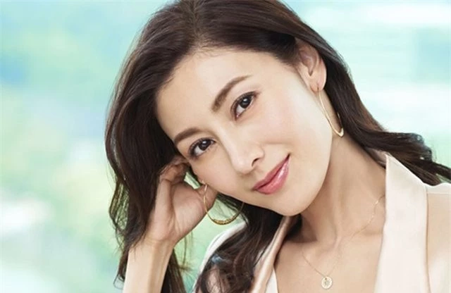 Từng bị chỉ trích là “tiểu tam”, “Hoa hậu đẹp nhất Hồng Kông” giờ viên mãn bên chồng con - 10