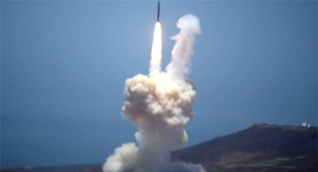 Video Mỹ thử tên lửa đạn đạo từng bị cấm bởi hiệp ước hạt nhân - 1