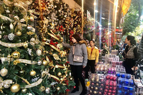 Thị trường Noel: Đa dạng hàng hóa, sức mua tăng