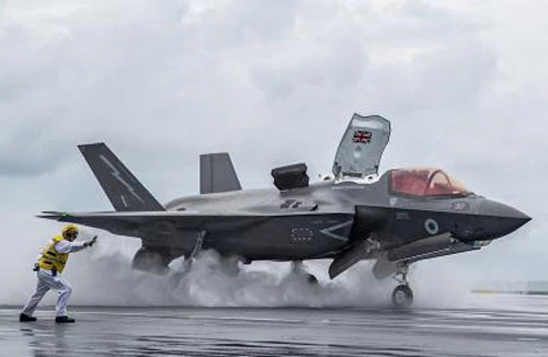 Tiêm kích F-35B.