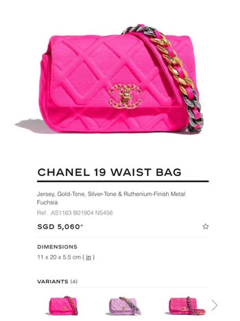 Mới đây, trên Instagram, Lan Ngọc khoe ảnh "đập hộp" chiếc túi hiệu mới tậu. Theo thông tin trên website của hãng, mẫu túi Chanel 19 tông hồng neon ngọt ngào này có giá 5.060 USD (hơn 116 triệu đồng). Trước đó, diễn viên "Gái già lắm chiêu 3" cũng mua nhiều món đồ đắt đỏ từ các nhãn hàng nổi tiếng thế giới.