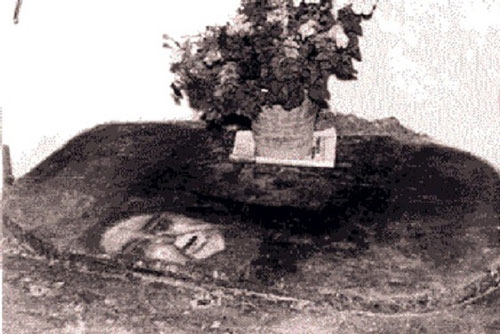 Sự thật gây choáng những gương mặt ma quái xuất hiện trên sàn nhà